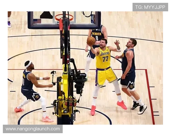 NBA季后赛最新动态：勇士逆袭掘金 洛杉矶湖人遭遇猛龙强势挑战