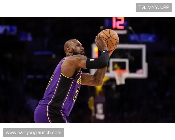 湖人新赛季连胜纪录被打破 詹姆斯状态回暖引关注