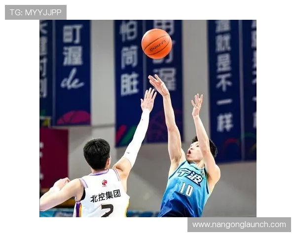 篮球赛场惊现逆转奇迹 中国队关键时刻展现强大实力